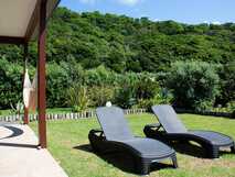 Sitio da Assumada – Entspannen Sie auf Liegen inmitten grüner Natur auf Flores.