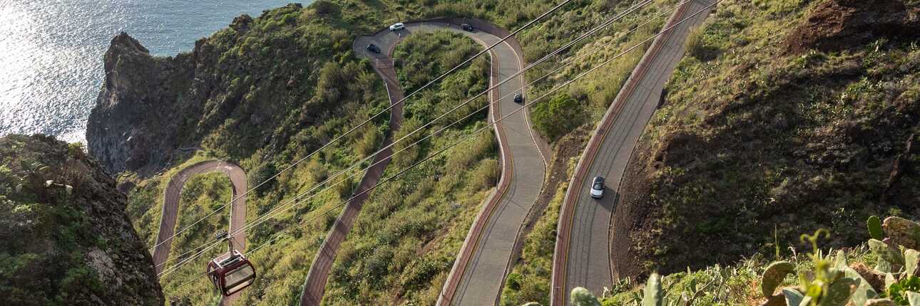 Wer auf Madeira mit dem Mietwagen unterwegs ist muss mit vielen Serpentinen rechnen