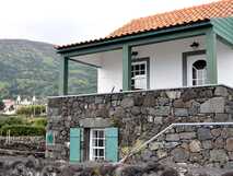 Adegas do Pico – charmante Unterkunft mit traditionellem Flair und idyllischem Bergblick auf der Insel Pico.