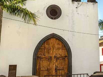 Capela-de-s-tiago-menor1-digital-travel-couple