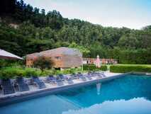 Furnas Lake Villas auf São Miguel: Moderne Holzbungalows mit Pool inmitten üppiger Natur nahe dem Furnas-See