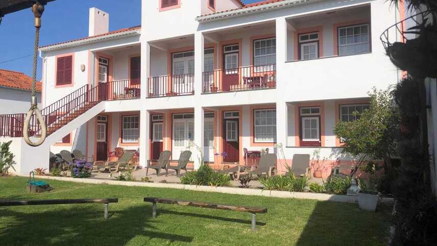 Hotel-apartamentos-sao-joao-innenhof-fassade