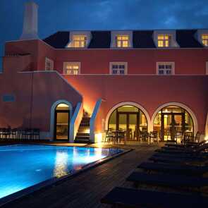 Hotel-charming-blue-pool-santa-maria