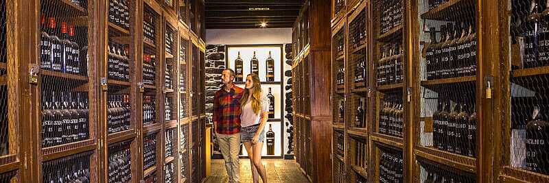 Beim Einkaufsbummel in Funchal darf der Besuch eines Weingeschäfts nicht fehlen.