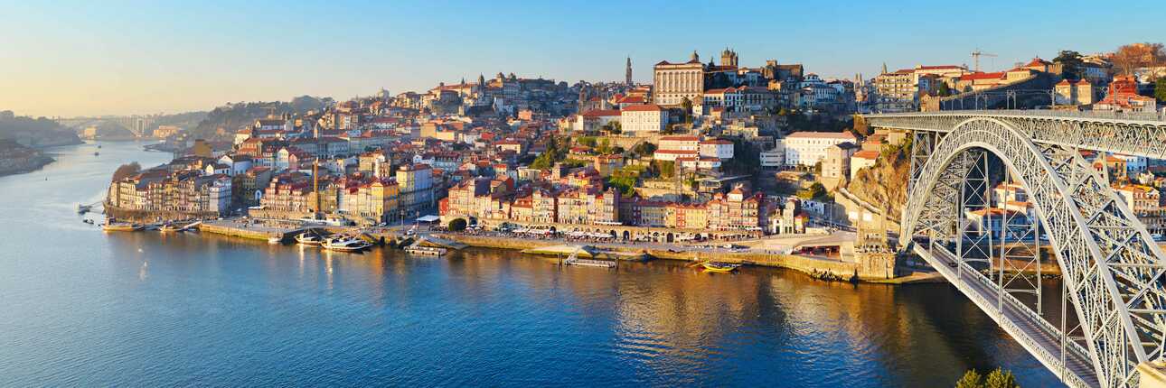 Die Weltkulturerbe-Stadt Porto am Ufer des Douro, Brücke Ponte Dom Luis I.