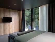 Landscape Furnas Boutique Hotel – Stilvolles Zimmer mit Panoramablick auf die Natur und moderner Ausstattung auf São Miguel.