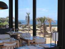 Hotel Pedras do Mar – stilvolles Restaurant mit Meerblick und entspannter Atmosphäre für genussvolle Urlaubsmomente auf Sao Miguel.