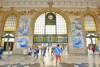 Innenansicht des Bahnhof in Porto: Sao Bento Station