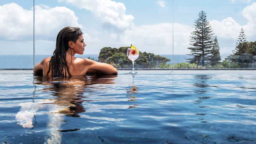 Hotel-aqua-populo-eco-village-infinity-pool