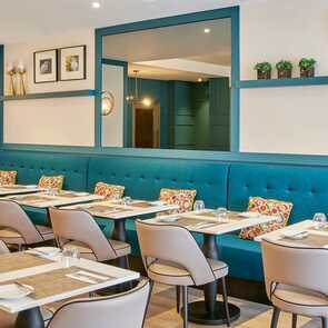 Nh coimbra dona ines restaurant tables