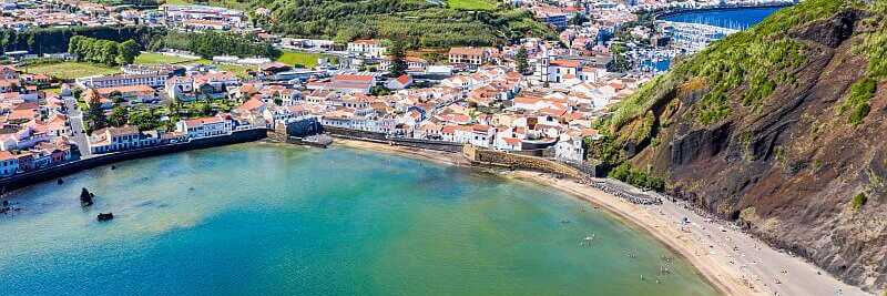 Wunderschön: der Stadtstrand von Horta Porto Pim Bay