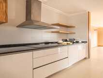 Villas do Mar auf Flores - moderne und helle Küche.