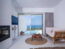 Sul Villas & Spa – Modernes Wohnzimmer mit Meerblick und eigenem Pool für entspannte Momente auf Sao Miguel.