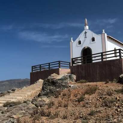 Die restaurierte Kapelle ist nicht nur ein spiritueller Ort, sondern bietet auch traumhafte Ausblicke aufs Meer.