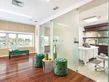 Heller, moderner SPA im AP Eva Senses 4-Sterne Hotel & Spa in Faro mit Holzboden