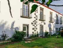 Senhora do Carmo Charm House auf Sao Miguel – stilvolles, traditionelles Hotel mit gepflegtem Garten und charmantem Ambiente für erholsame Urlaubstage.