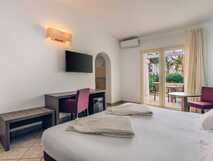 Voi Praia de Chaves Resort auf Boa Vista, modernes und helles Zimmer mit Terrasse und Gartenblick