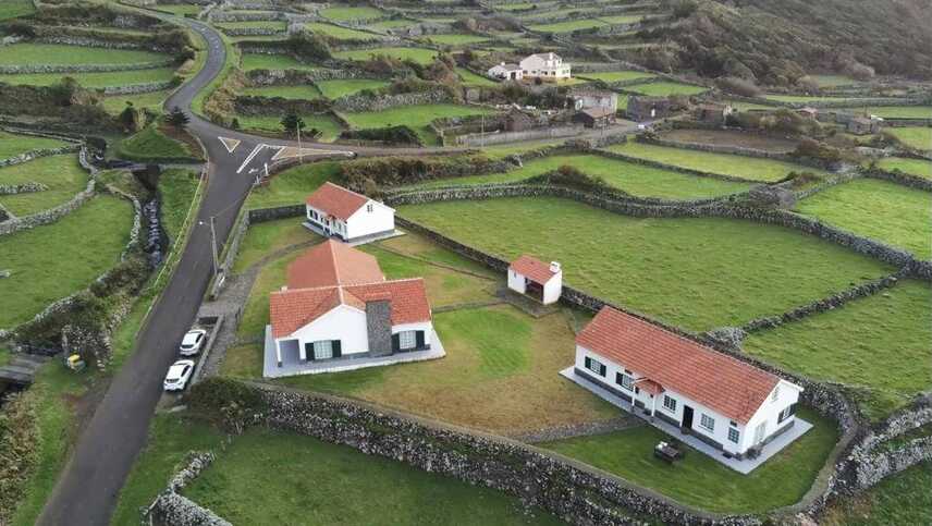 Casa-da-cascata-vogelperspektive