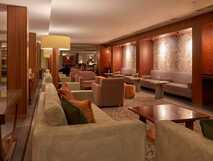 Terra Nostra Garden Hotel auf Sao Miguel, stilvolle und gemütliche Lobby mit warmem Ambiente – perfekt zum Entspannen nach einem erlebnisreichen Tag.