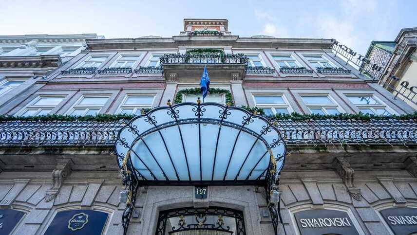 Portugal-porto-norte-grande-hotel-do-porto-eingang-1