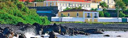 Idyllische Unterkunft mit Meerblick und üppiger Natur auf der bezaubernden Insel Terceira – entdecken Sie Ihren perfekten Rückzugsort mit picotours.