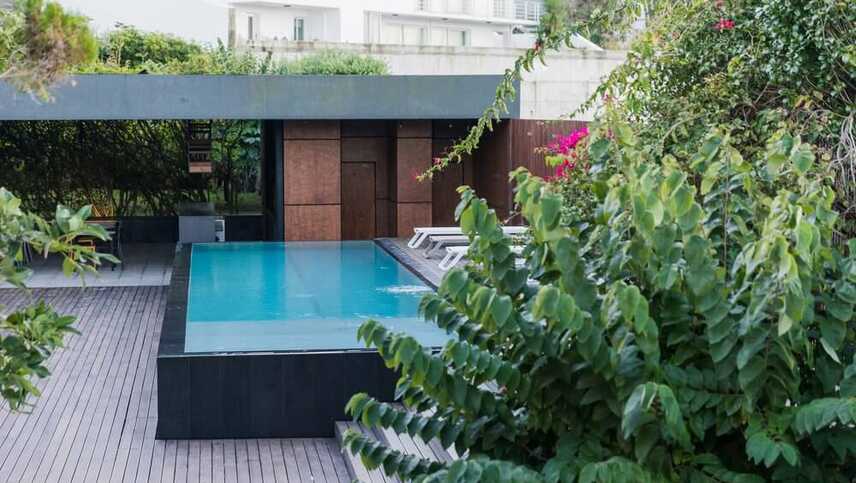 Volcanic-charming-house-aussenpool