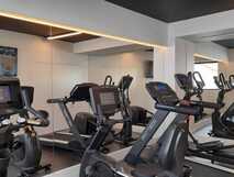 Casa da Galeria auf São Miguel, moderner Fitnessraum mit hochwertigen Trainingsgeräten für aktive Ferien bei picotours.