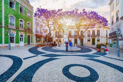 Praça Gil Eanes in der Altstadt von Lagos an der Algarve