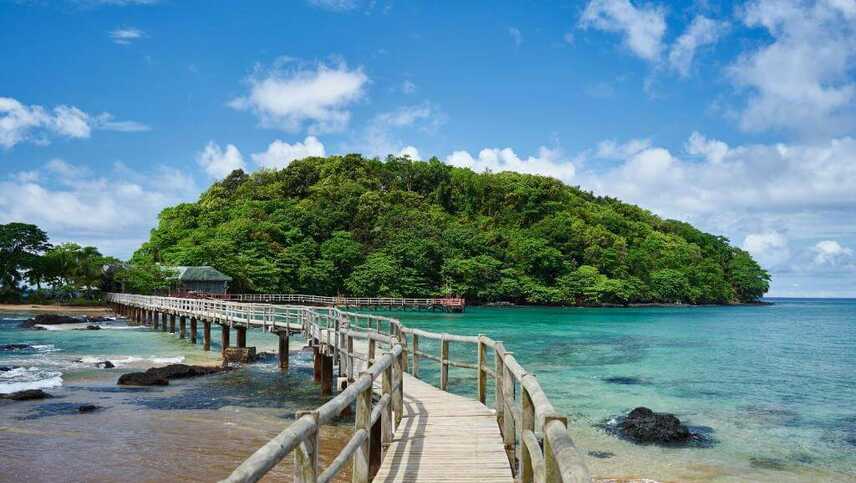 Bom-bom-resort-steg-restaurant