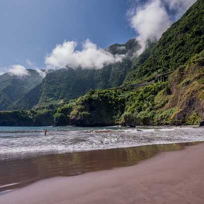 Schwarzer sandstrand madeira