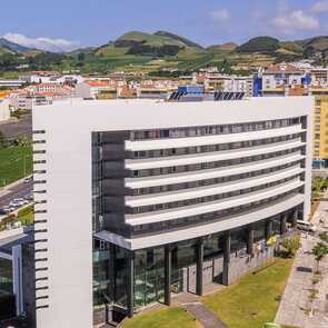The-lince-azores-hotel-aussenansicht