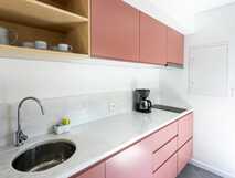 Solar Branco Eco Estate auf Sao Miguel, moderne und stilvolle Küche mit hochwertigen Geräten für den perfekten Urlaubskomfort.