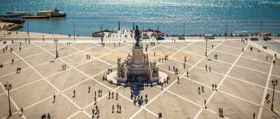 Luftaufnahme von Praca do Comercio mit King Dom Jose Statue