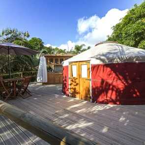 Azul-singular-glamping-yurte-faial