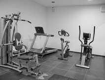 Whales Bay Hotel Apartamentos auf Sao Miguel – moderner Fitnessraum für Ihr aktives Urlaubsprogramm bei picotours