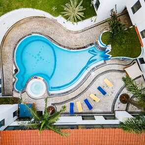 Hotel-do-mar-pool-von-oben