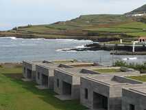 Hotel Graciosa auf Flores – modernes Hostel in Küstenlage mit atemberaubendem Meerblick.