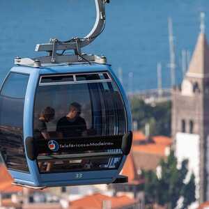 Blick von der Seilbahn auf die Kathedrale in Funchal