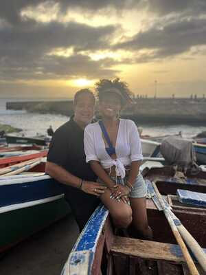 Geert Strobbe und seine Frau am Hafen von Ponta do Sol auf Santo Antao