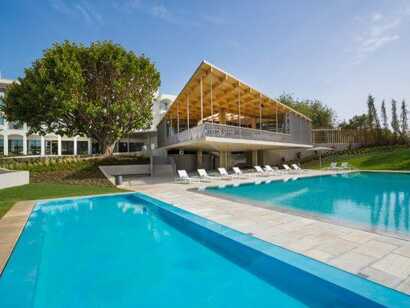 Boutique Hotel Ozadi Tavira mit Pool und Terrrasse mit Blick auf den Atlantik