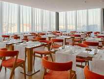 Hotel Premium Porto Downtown-Hotelrestaurant mit einem Panoramablick