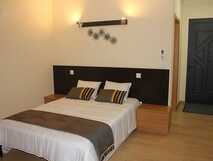 Al-Nova Vista auf Pico, stilvoll eingerichtetes Doppelzimmer mit modernem Komfort und gemütlicher Atmosphäre.