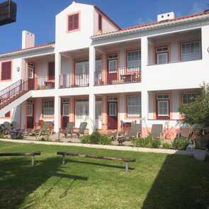 Hotel-apartamentos-sao-joao-innenhof-fassade