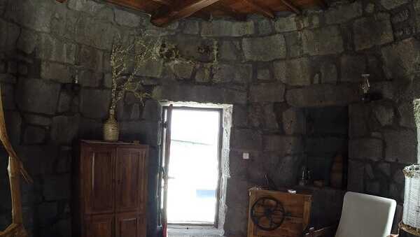 Moinho-de-pedra-eingang-innen