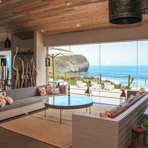 Santa-barbara-eco-beach-resort-lounge