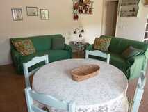 Casas do Frade auf Sao Miguel, gemütlicher Wohnbereich mit ländlichem Charme und einladender Atmosphäre für entspannte Urlaubstage.