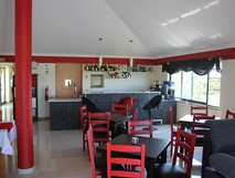 Al-Nova Vista auf Pico, einladende Bar und Lounge mit stilvollem Ambiente.