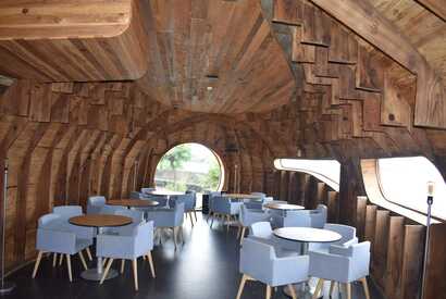 Komplett aus Holz: die Cella Bar