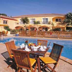 Costa-d-oiro-ambiance-village-hotel-pool-01