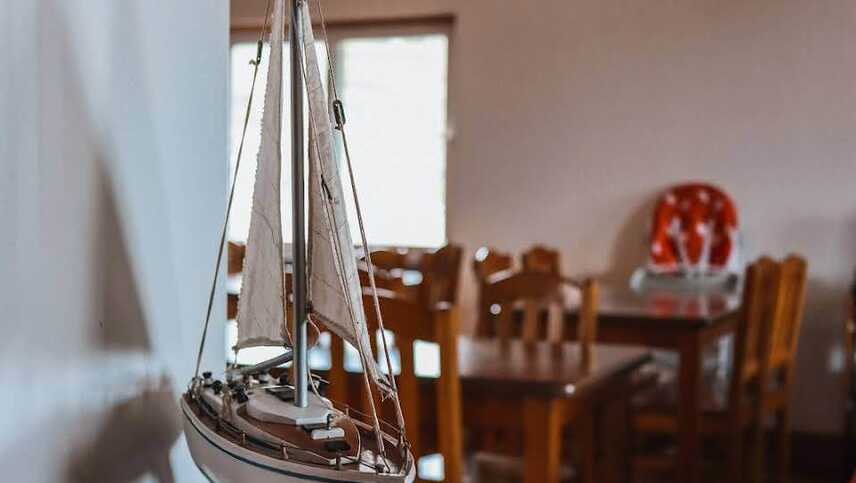 Guesthouse-comodoro-speisebereich-ambiente